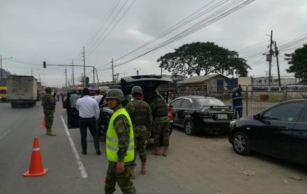 Esta mañana, en los exteriores del centro carcelario se realizaban controles por parte del personal de las Fuerzas Armadas.