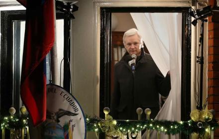 Julian Assange en la embajada de Ecuador en Londres. 