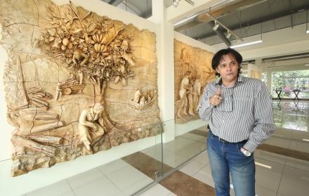Figura. Uno de los murales simboliza un árbol con las cuatro regiones y la riqueza de la materia prima. 