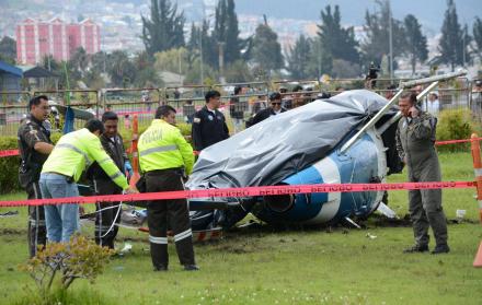 El marzo pasado, un helicóptero policial se accidentó en el parque Bicentenario, en Quito. Tras el siniestro se investiga al general Enrique Espinosa de los Monteros.