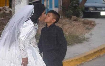 Johna, de 19 años, padece una extraña condición que le impide el normal crecimiento.