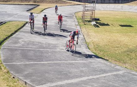 La elite del ciclismo compite en Quito