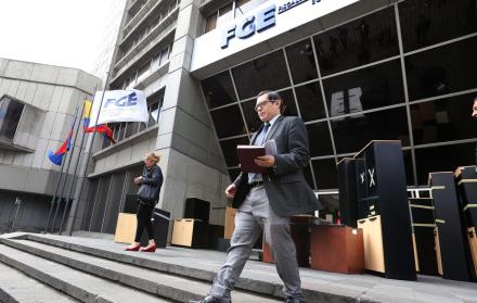 Defensa. Carlos Alvear defiende al exsecretario jurídico de la Presidencia, Alexis Mera, uno de 26 procesados.