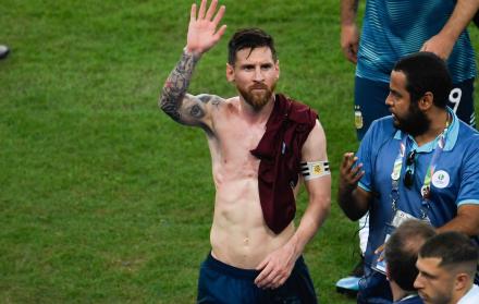 La victoria de este viernes sirvió como una balsámica reconciliación del mayor astro argentino con el estadio en el que dejó escapar el ansiado título mundial que tanto hace falta en su currículo.