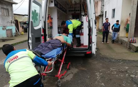 Además de clavarse la varilla, el adulto mayor habría tomado veneno para ratas y así suicidarse.
