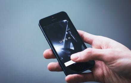 Referencial. Uber es una de las plataformas digitales de servicio de transporte que funcionan en el país.