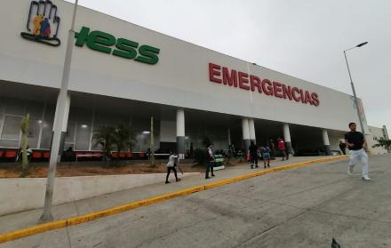 El uniformado permanece en el Hospital IESS de los Ceibos, en Guayaquil.