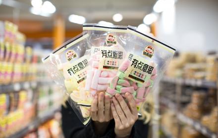 Importación. Entre los productos con más impuestos están la leche condensada, queso y fruta de China.