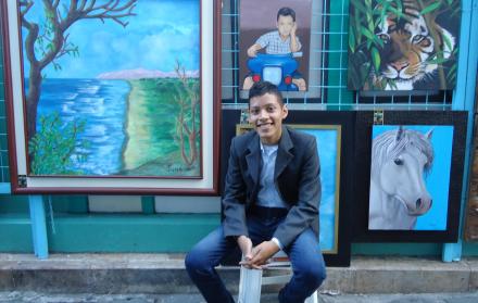 Juna, de 19 años, ha realizado 90 exposiciones, entre individuales y colectivas, en distintos países.