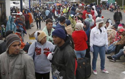 Imagen referencial. Migrantes venezolanos en el puente Rumichaca.