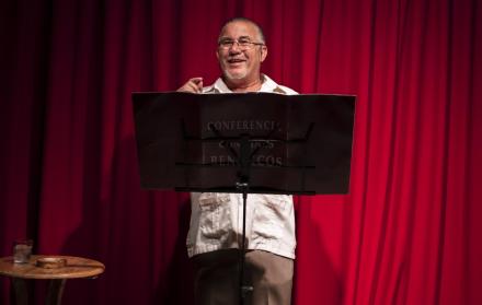Bernardo Menéndez interpreta a un personaje tragicómico en esta obra que se presenta en MicroteatroGYE.