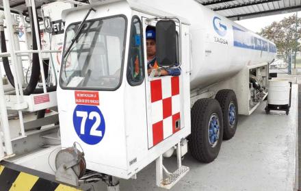 En el aeropuerto de Guayaquil existe una planta y equipos surtidores de la gasolina JET A-1.