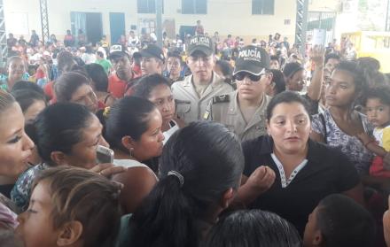 Los uniformados tuvieron que intervenir para poner orden en la sede del colegio Leonidad Plaza.