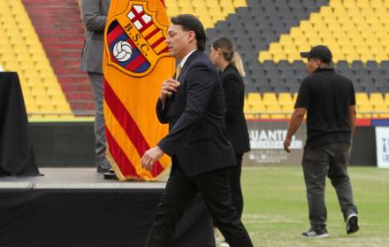 Se rumora que el déficit de Barcelona bordea los 40 millones de dólares.