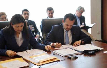Miembros de Petroecuador Ep realizaron nueva venta de crudo nacional.