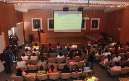 El lanzamiento de la carrera tuvo lugar en uno de los salones de Gráficos Nacionales S.A.