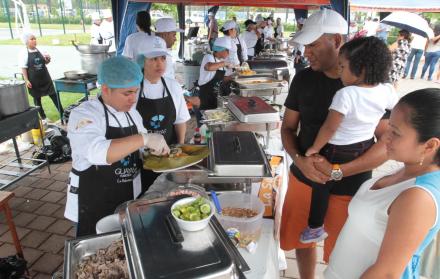 Referencial. Festival gastronómico en el Parque Samanes.