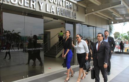 La excandidata a Miss Ecuador acudió a la Unidad Judicial de Valdivia, sur de Guayaquil, este lunes 19 de agosto.