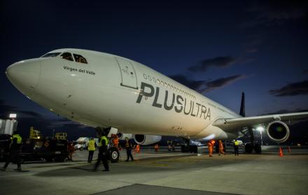 Plus Ultra Líneas Aéreas operará con una aeronave Airbus 340-300 con capacidad para 303 pasajeros.