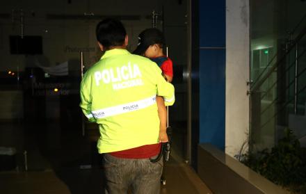 En un comunicado, la Fiscalía apuntó que el menor de edad “habría sido ofertado para fines sexuales al propietario de un local de Internet ubicado en la ciudadela El Recreo del cantón Durán”.