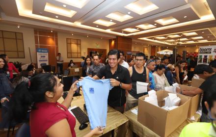 La asistencia fue masiva para la entrega del kit de competencia.