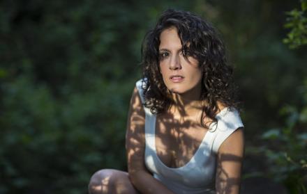 La cantante quiteña escribió una canción en honor a la ciudad, no quería ponerla en ritmos tradicionales como pasillo o pasacalle así que utilizó el género brasileño.