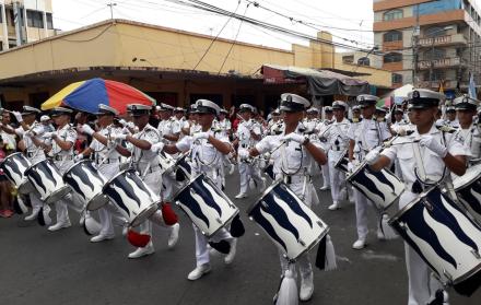 Estudiantes de Guayaquil y Daule participaron del desfile conmemorativo.
