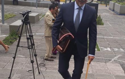 Xavier Castro, abogado de la exesposa de Tomislav Topic, durante su llegada a la Fiscalía General del Estado.
