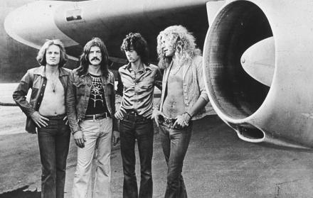 Fundada en 1968, Led Zeppelin estuvo conformada por John Paul Jones, John Bonham (fallecido en la década de los 80), Jimmy Page y Robert Plant.