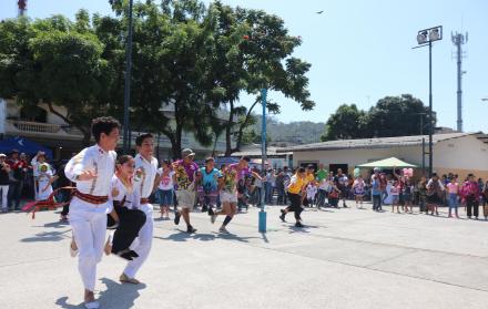 Delegaciones de Perú, México, Colombia y Panamá se unieron al festejo de las fiestas julianas.