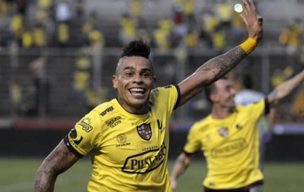 Álvez, por experiencia, podría convertirse en titular inamovible en el Ídolo.