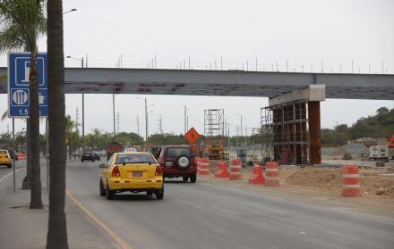 Medida. La construcción de la obra obliga a un cierre temporal de carriles en vías como la Narcisa de Jesús.