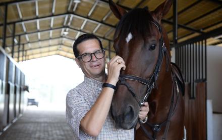 Fundador del Rancho Ecuestre Santa Cecilia.