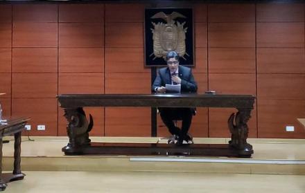 El exfuncionario está acusado de falsificación de documento y uso de documento falso. Ochoa está en Bolivia en donde espera respuesta a su pedido de refugio.