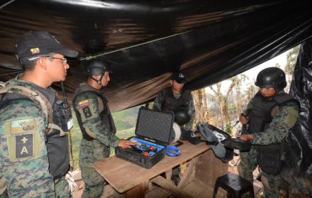 Militares realizan operativos de control en la zona de Mina Vieja, Buenos Aires.