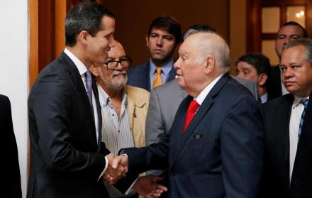 Juan Guaidó, reconocido como presidente interino por más de 50 países, mantuvo un encuentro privado con Enrique Iglesias, asesor especial de la Unión Europea para la crisis en Venezuela.