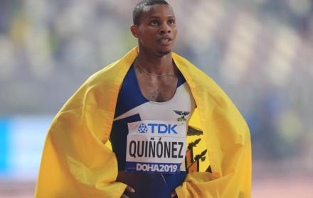 Quiñónez (d) logró un tiempo de 19 segundos con 98 centésimas.