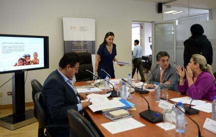 La Comisión de Justicia recibió a Ernesto Pazmiño, director del Sistema Nacional de Atención Integral a Personas Adultas Privadas de la Libertad y a Adolescentes Infractores, y debatieron el tema de las cárceles en el país, dentro del debate a las reforma