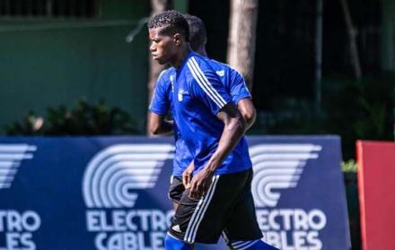 En las últimas horas el movimiento en el mercado de fichajes fue intenso. Kevin Arroyo (foto) llegó a Sociedad Deportiva Aucas, mientras que Barcelona incorporó a Billy Arce y al zaguero uruguayo Damián González.