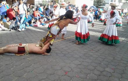 Escenificación. La diversidad indígena, sus costumbres y tradiciones de antaño fueron presentadas con bailes y obras teatrales.