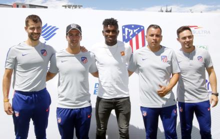 José Cifuentes visitó la Pontificia Universidad Católica del Ecuador donde compartió vivencias deportivas con los chicos.