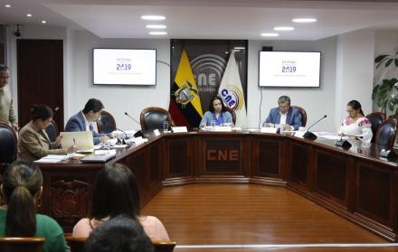 El Consejo Nacional Electoral suspendió la entrega de credenciales a las autoridades electas de Napo, Sucumbíos, Pastaza, Morona Santiago, Tungurahua, Imbabura y Esmeraldas el pasado 26 de abril de 2019.