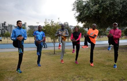 Los deportistas realizan entrenamientos previos a su participación en la Media Maratón de Expreso.