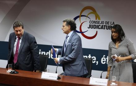 Marco Proaño, delegado de la Procuraduría; Pablo Celi, contralor General del Estado, y Diana Salazar, fiscal General, presentaron la queja contra los jueces.