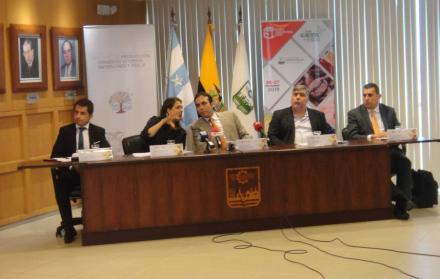 La presidenta de la Cámara de Industrias de Guayaquil, Caterine Costa junto al ministro de Producción, Pablo Campana y otras autoridades hicieron el lanzamiento de la Expo Industrias 2019.