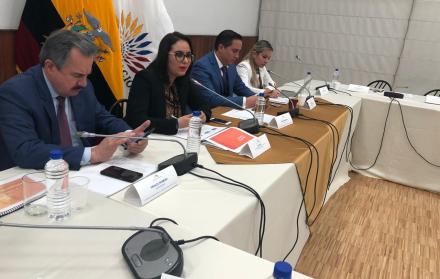 Artola acudió a la Asamblea a las 19:00 y su comparecencia duró una hora.