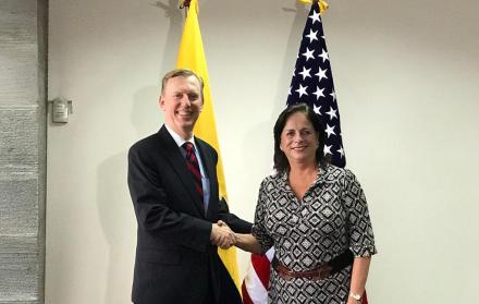 El embajador de Estados Unidos, Michael J. Fitzpatric y la ministra de Educación, Monserrat Creamer, firmaron una carta de cooperación para fomentar la educación en el idioma inglés.