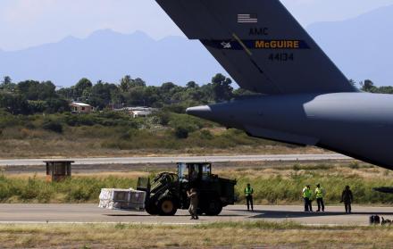 El primero de tres aviones de carga C-17 de la Fuerza Aérea de Estados Unidos aterriza este sábado en el aeropuerto Camilo Daza de Cúcuta (Colombia), con ayuda humanitaria para Venezuela procedente de la base aérea de Homestead, en el sur de Miami. 