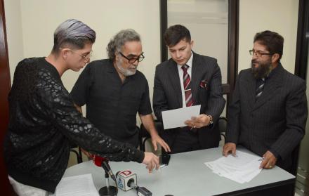 Artistas afiliados a Sayce denunciaron irregularidades del directorio actual. En la mesa estuvieron Robinson Proaño, Juan Terán, Mauro e Iván Durazno.