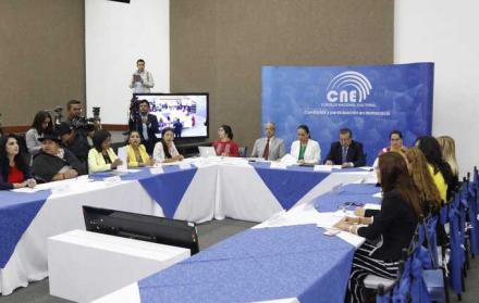 Este 22 de julio, los tres integrantes de la mayoría del CNE, Diana Atamaint, Esthela Acero y José Cabrera, se reunieron con 10 viceprefectas del país.
